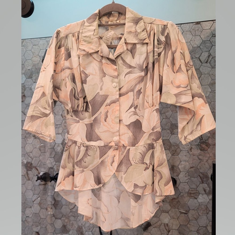 Like new vintage retro hourglass floral high-low blouse Made in California